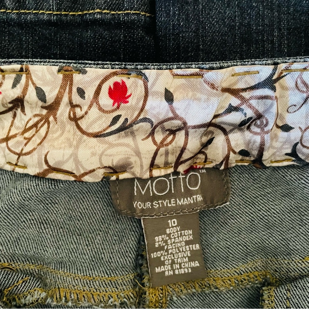 MOTTO Women's Blue Jeans w/Metal Decal Buckle Accent